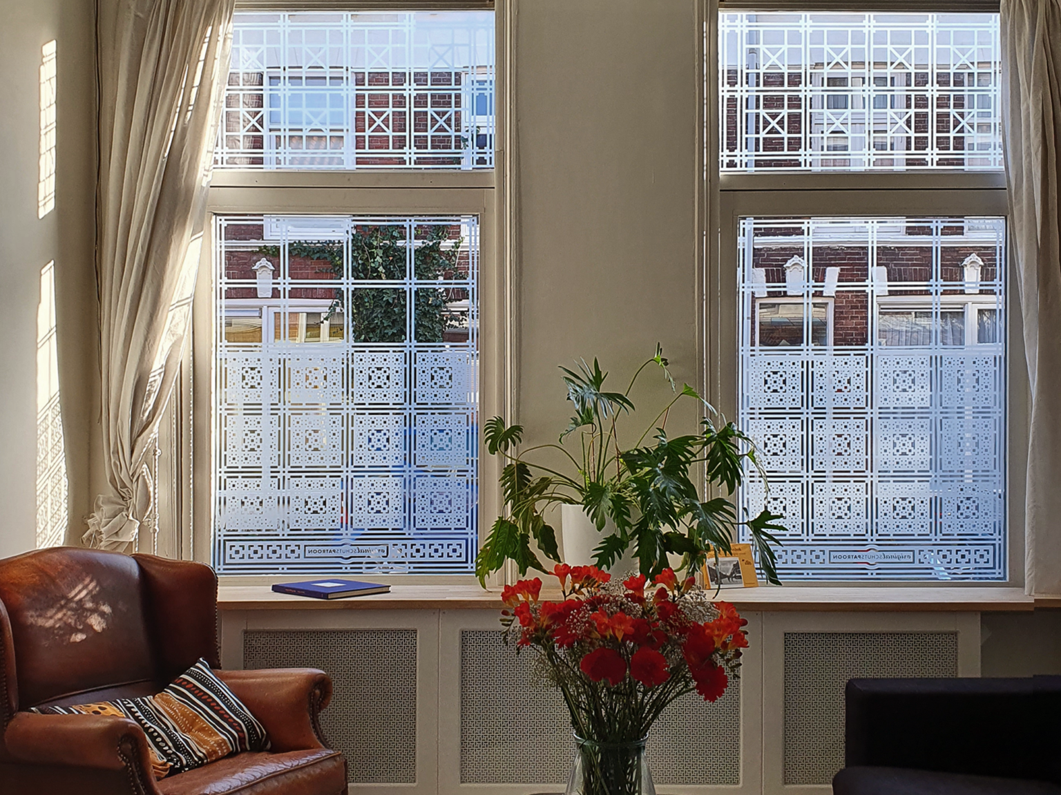 op maat ontworpen raamfolie patroon / schutspatroon voor woonkamer van binnen gezien 2