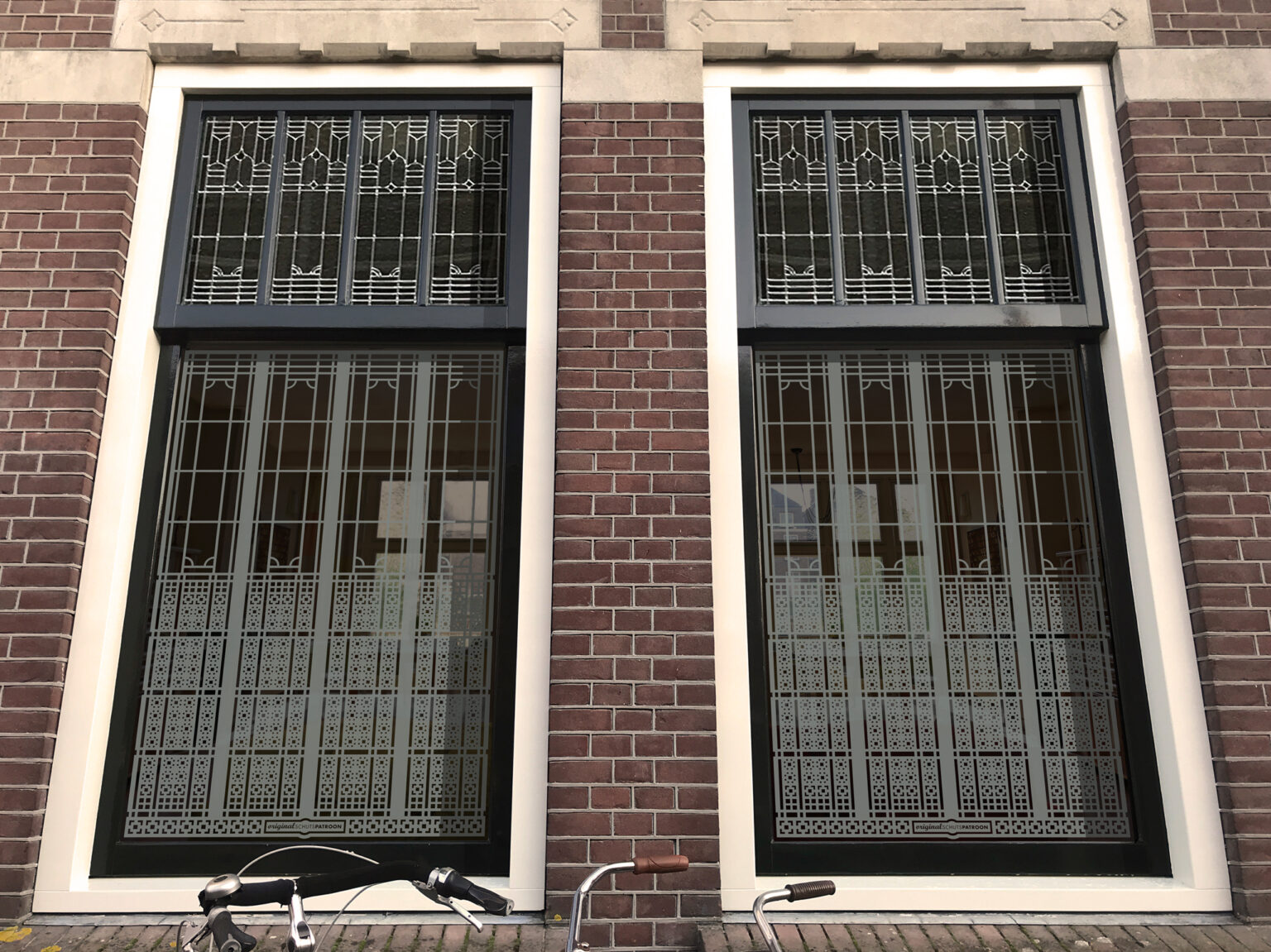 Schutspatroon in Art Nouveau-stijl voor woonkamer van buiten gezien