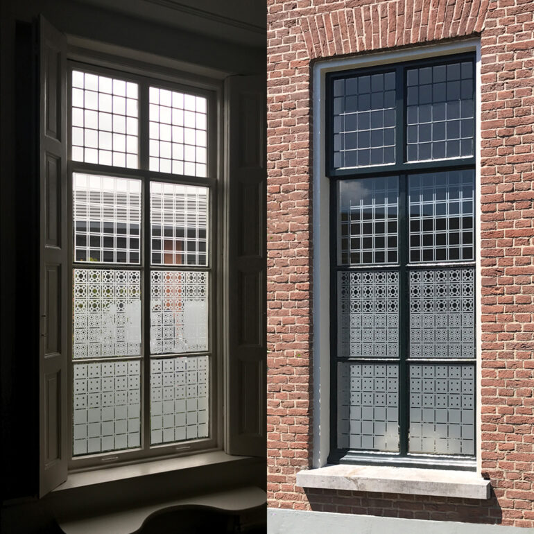 Op maat ontworpen raamfolie patroon voor spreekkamer