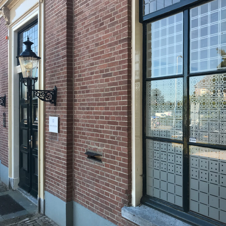 Kantoorvilla met Schutspatroon.