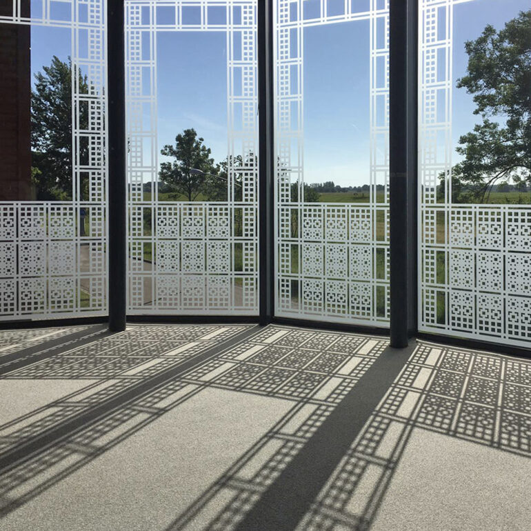Raamfolie patroon in kantoorruimte