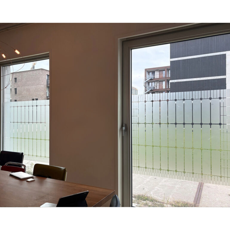 Anti-inkijk raamfolie op ramen van appartement