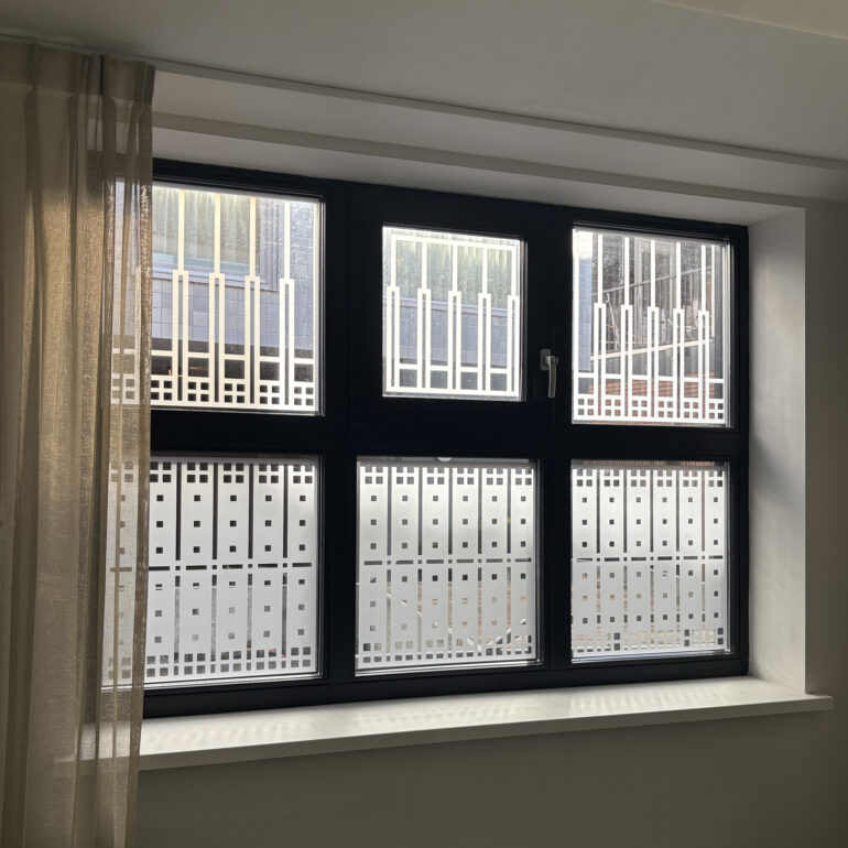 Schutspatroon in werkkamer