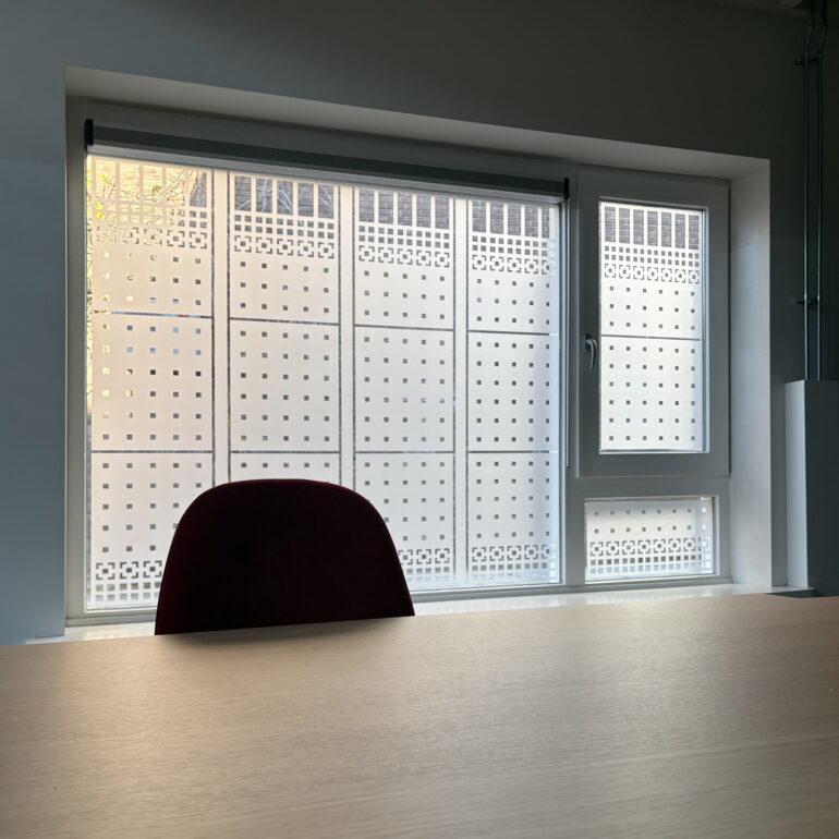 Anti-inkijk raamfolie patroon voor werkplek